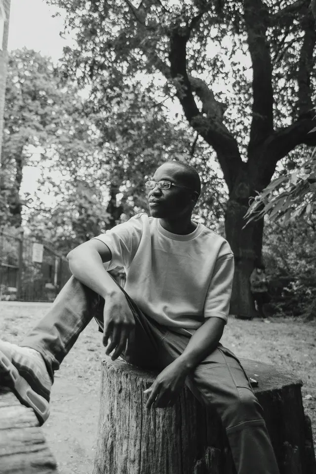 Tobi Tokz sitting on a tree stump